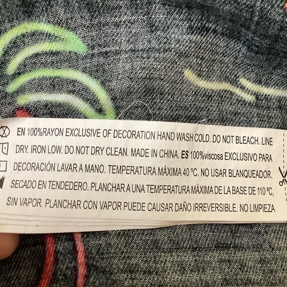 🌺 3/25$ Cropped Black/Neon Hawaiian shirt 🌺 - Picture 4 of 4